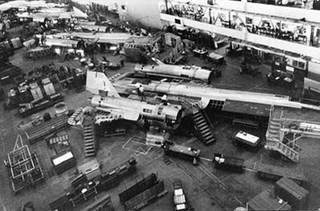 Illustration for article titled Fascinating photos reveal how they built the SR-71 Blackbird